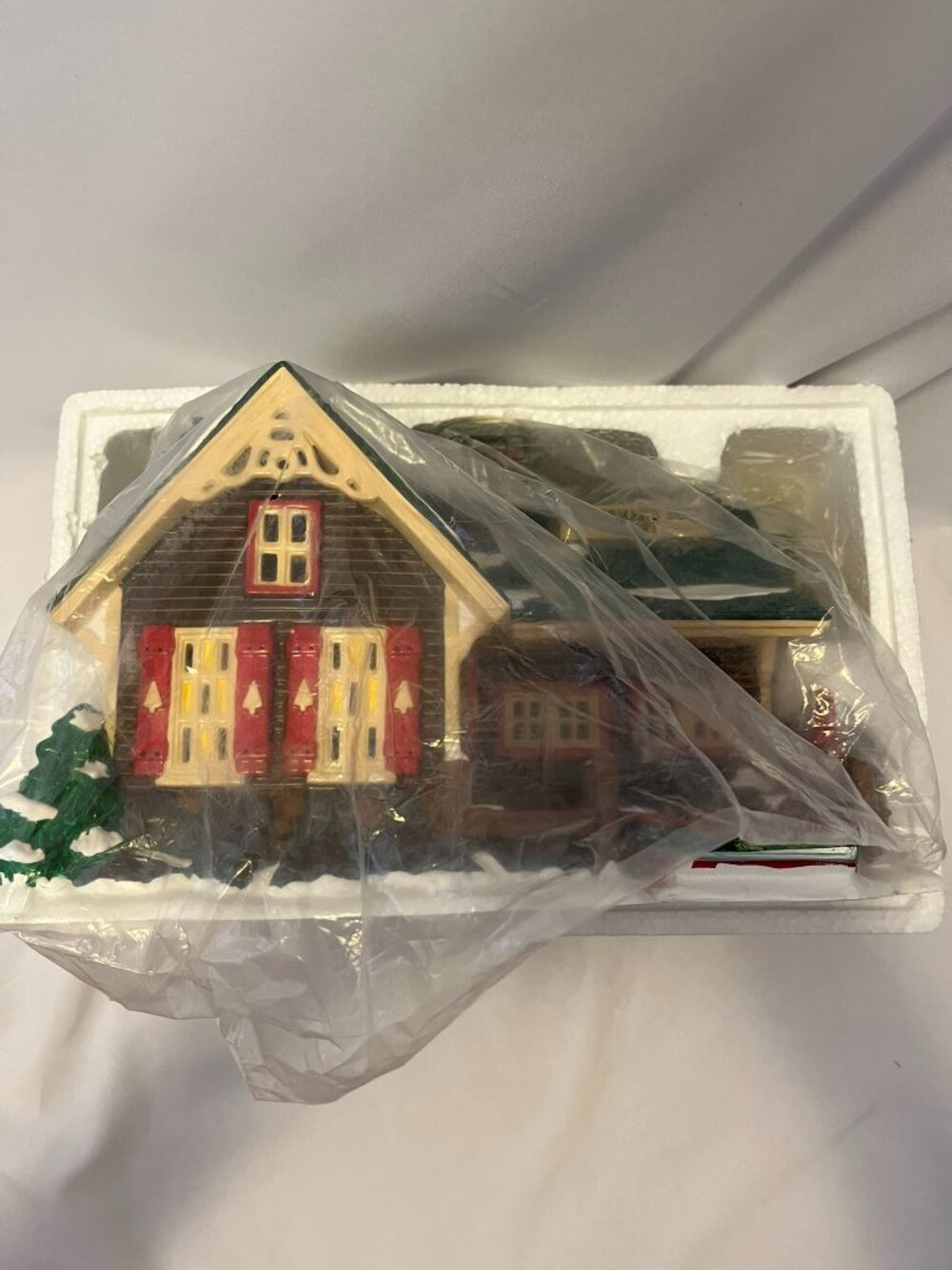 Department 56 Snow Village – Fisherman’s Nook Resort - Picture 16 of 16